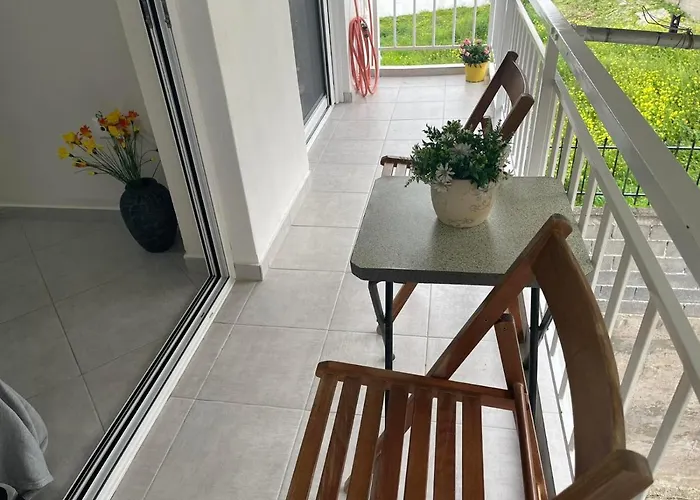 Cozy Apartment In Nea Palatia-Oropos